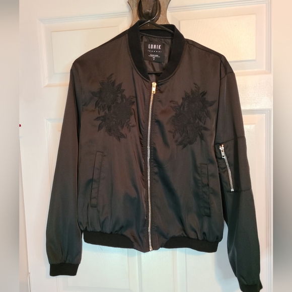 Lunik Woman's Embroidered Retro Rose Jacket, Size: Medium Color: Black - Picture 2 of 12